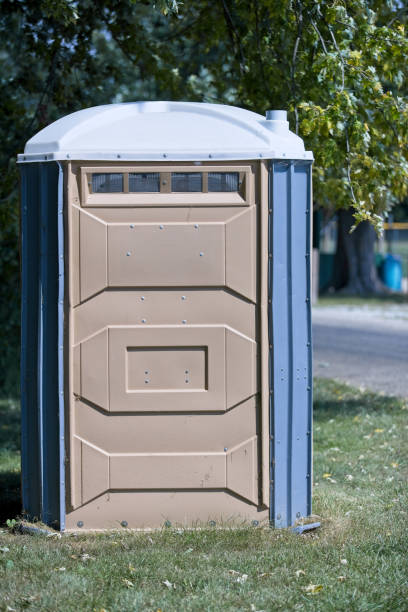 Best Portable restroom trailer rental  in Broken Bow, NE